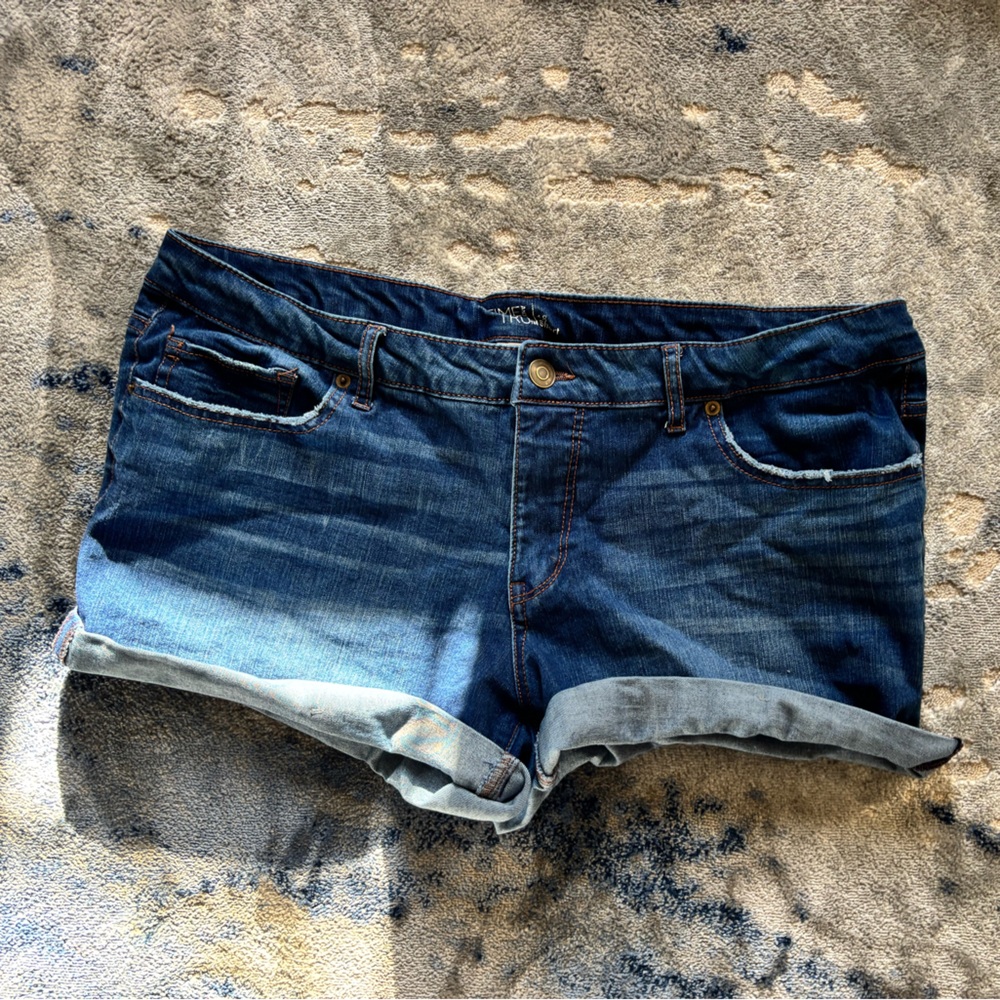 Time and Tru Medium Blue Denim Shorts
